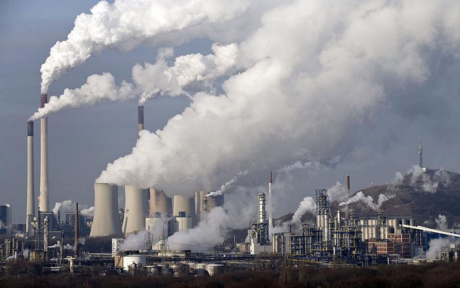 I fumi di una industria, il cambiamento climatico e l'inquinamento.

La difesa della Terra.